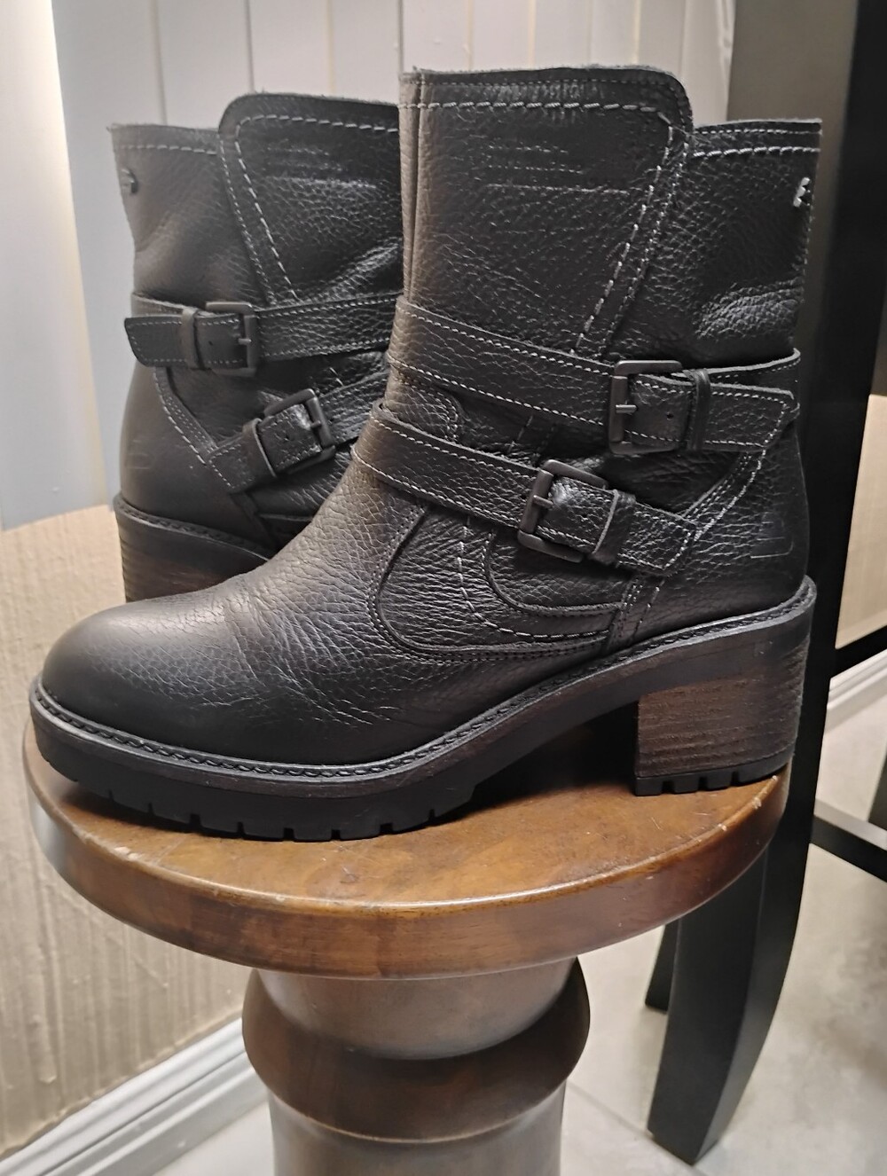 Leather Boots EUC Bullboxer Jade Booties size 9 Made in Portugal Stacked Heel